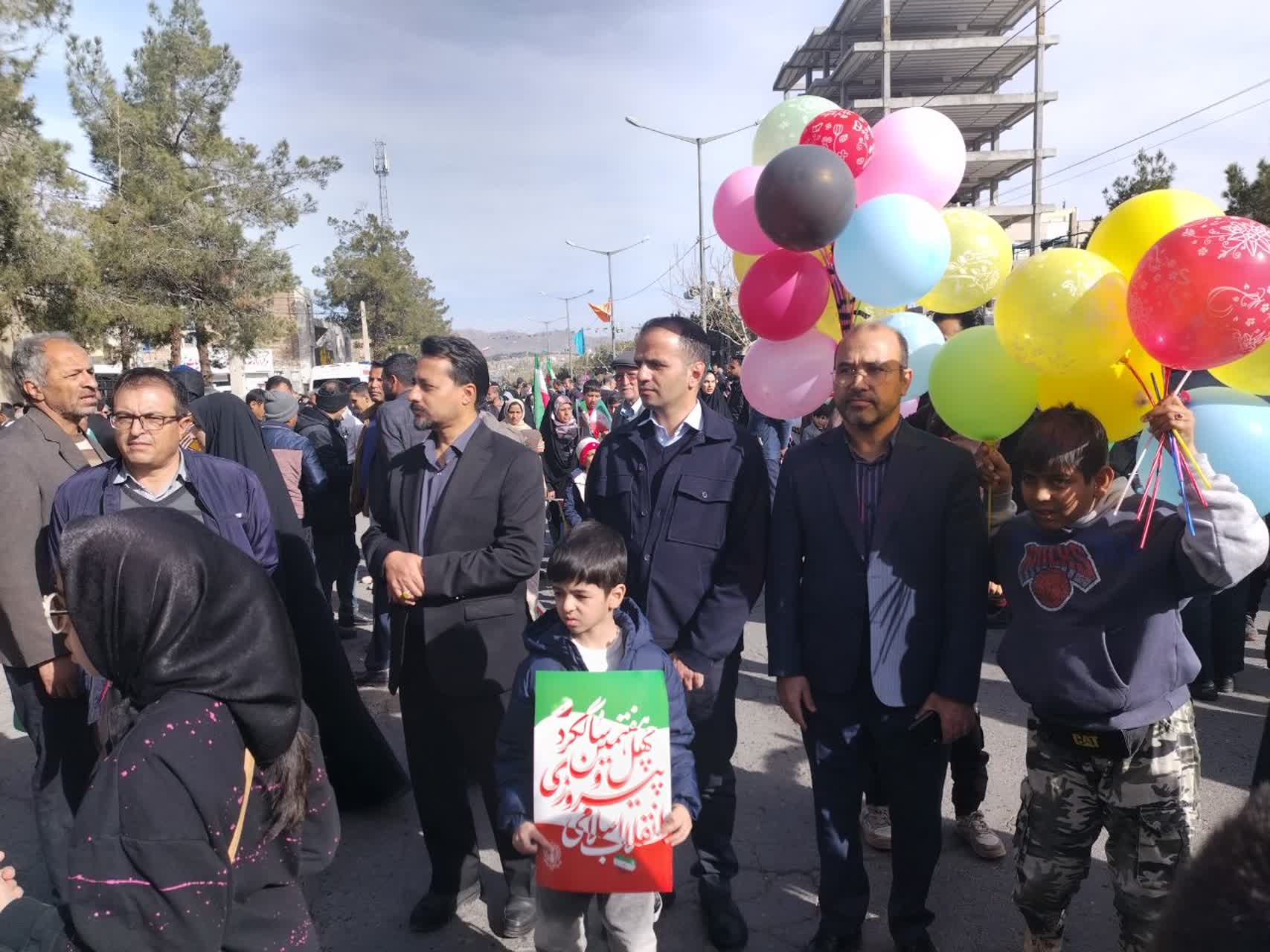 حضور منسجم مدیرعامل و مدیران سازمان در راهپیمایی باشکوه ۲۲ بهمن